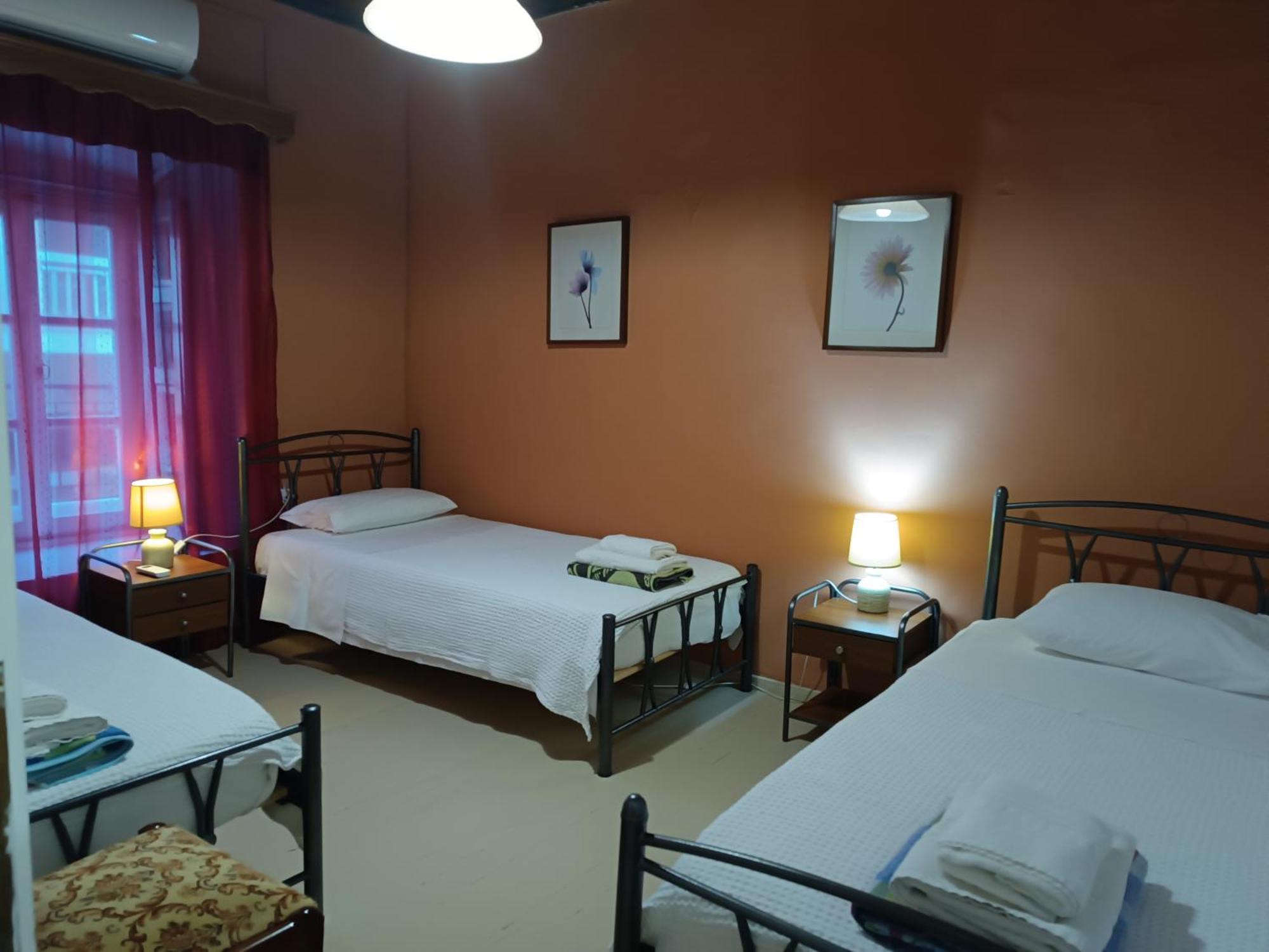 Rodomelo House With Terrace - 4 Bedrooms Leonidio Ngoại thất bức ảnh