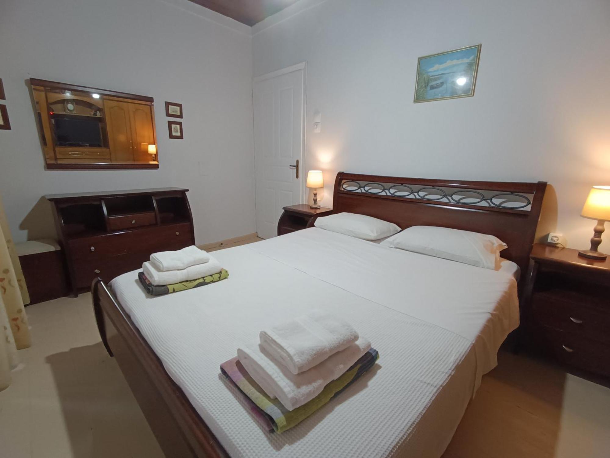 Rodomelo House With Terrace - 4 Bedrooms Leonidio Ngoại thất bức ảnh